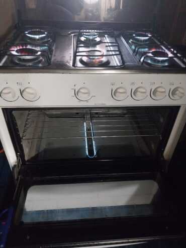 6 Burner Magnum Stove and Oven. Working great.